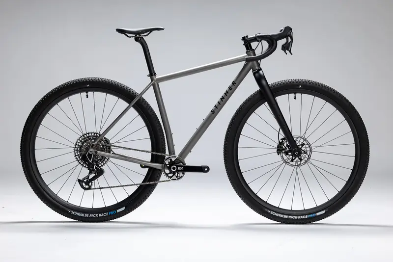 Refugio Podium 32"