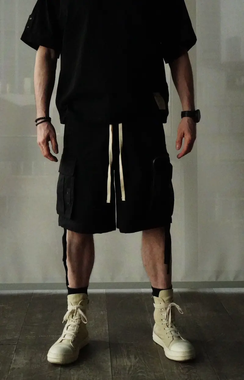 cargo short. black