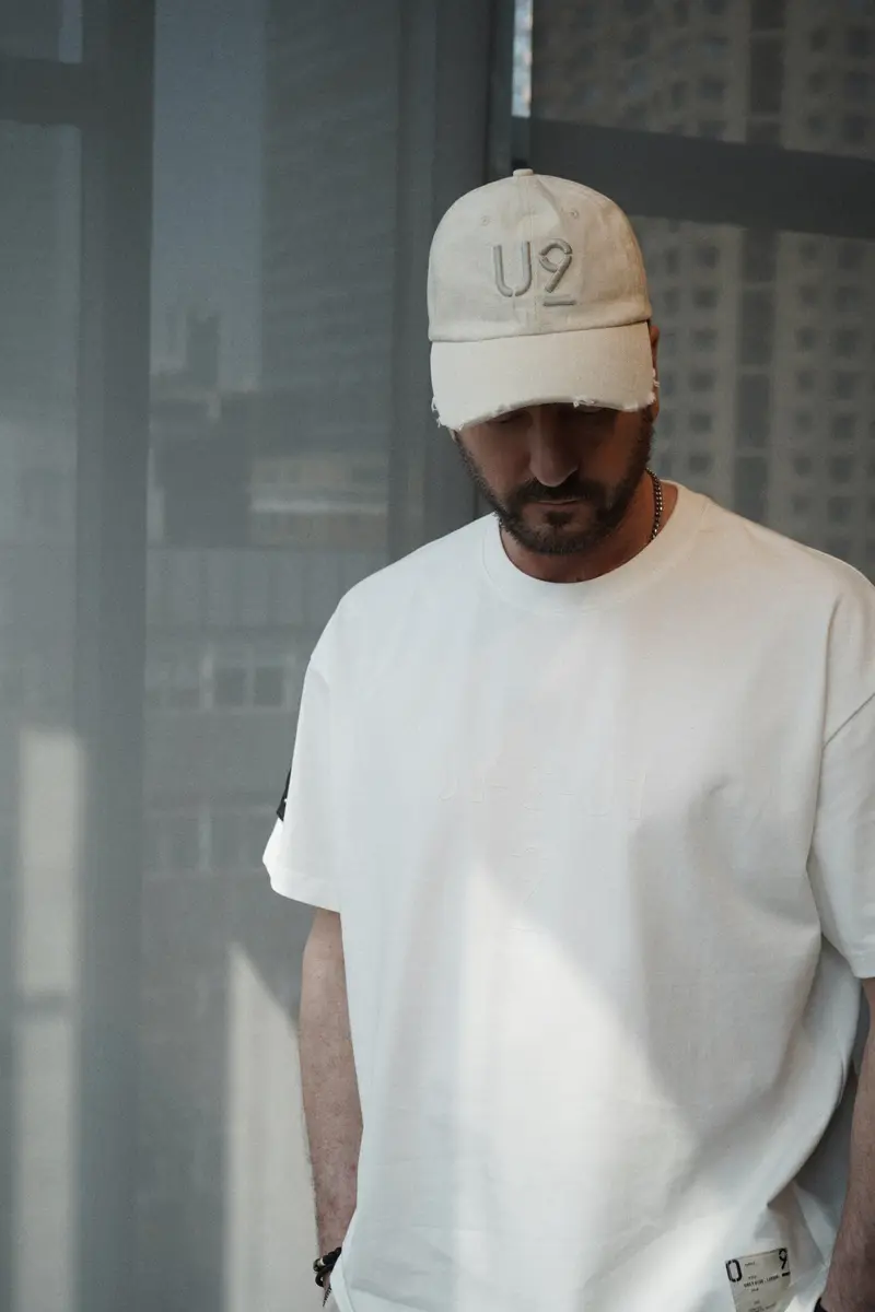short sleeve loose fit tee shirt. white